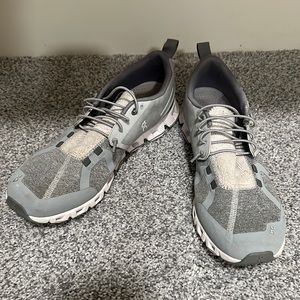 Oncloud women’s tennis shoes size 9